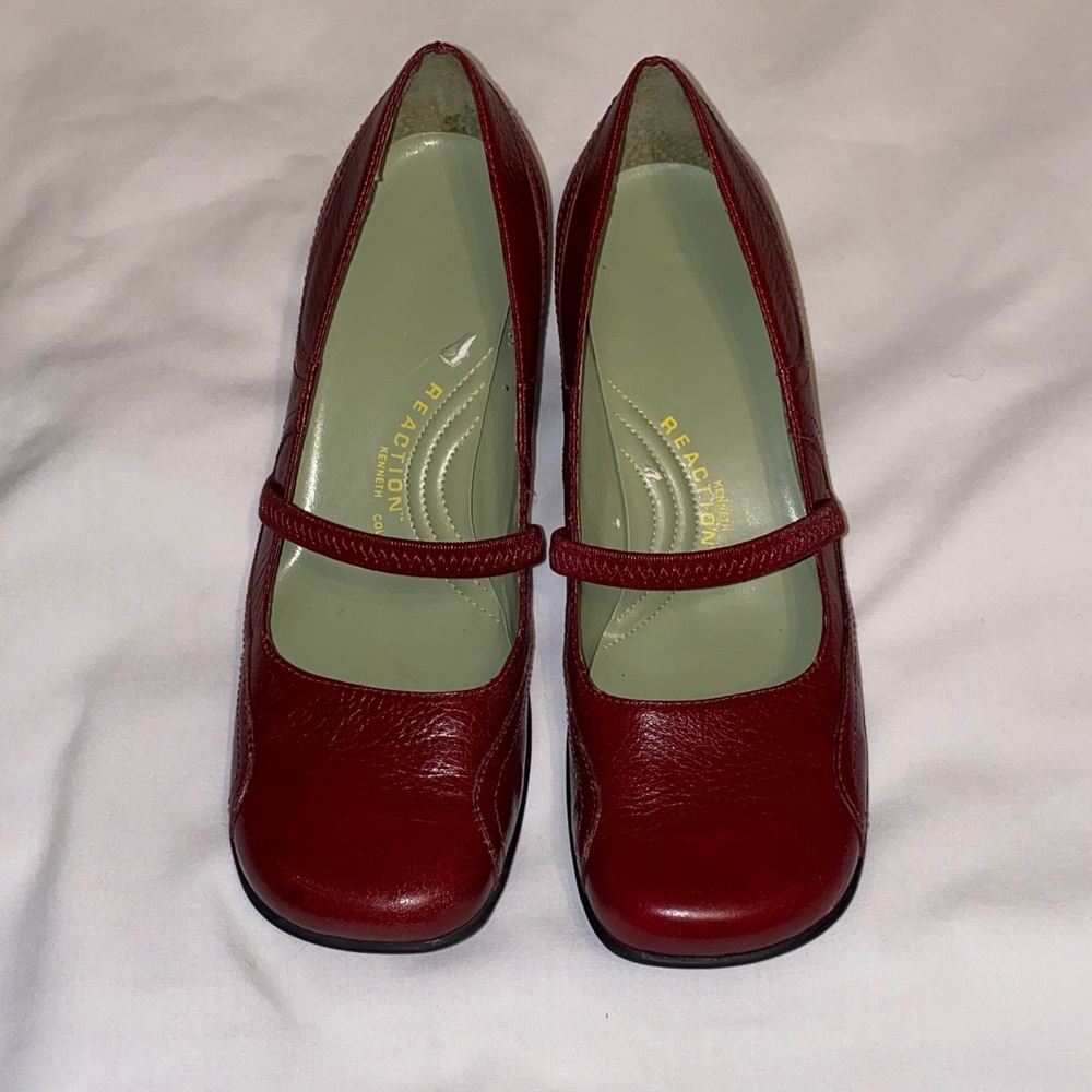 Kenneth Cole Reaction “Moonful” Red Leather Mary Jane Heels – Size 7M